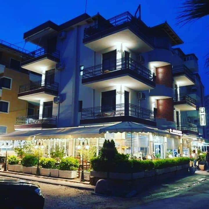 Hotel Dollari Kryemedhej Екстер'єр фото